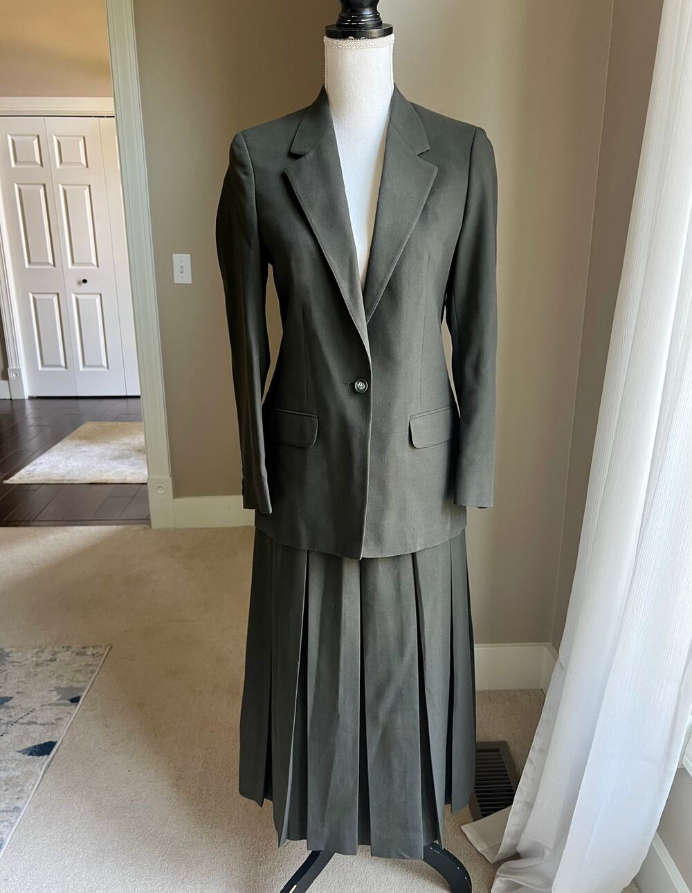 Y2k Jos. A. Bank olive linen blend Y2k blazer and pleated skirt suit size 6